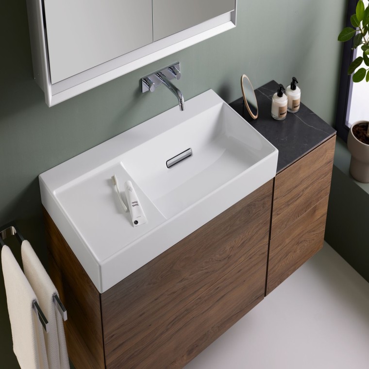 Zona de lavabo Geberit ONE con muebles de madera Zona de lavabo Geberit ONE con muebles de madera
