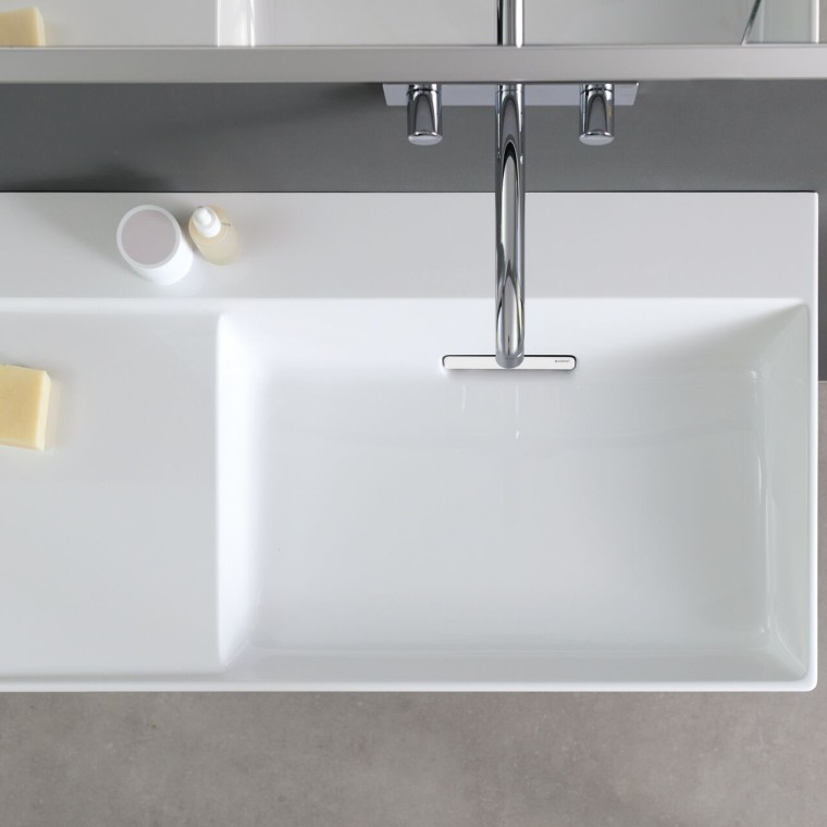 Lavabo Geberit ONE con superficie lateral izquierda Lavabo Geberit ONE con superficie lateral izquierda