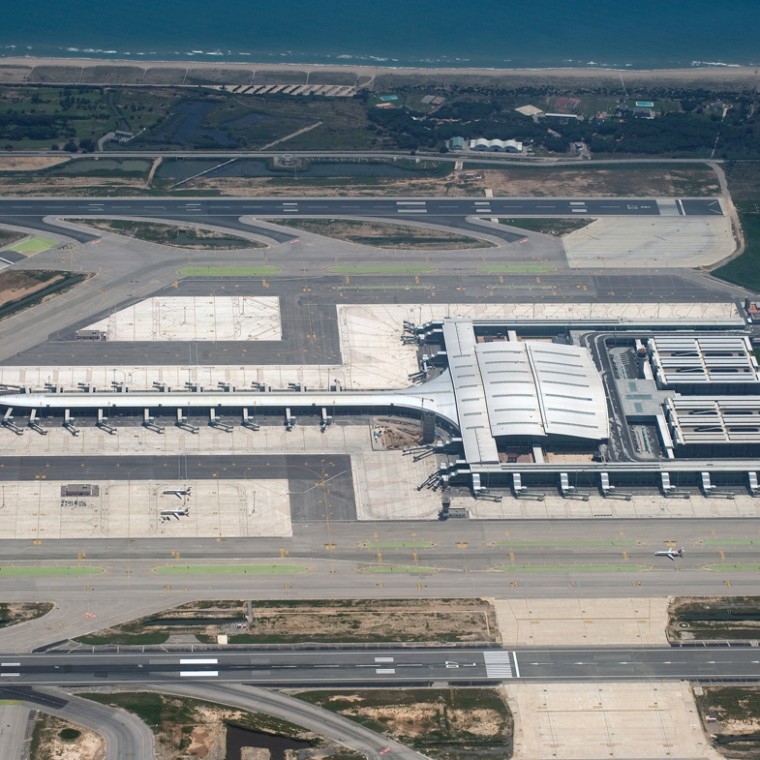 T1 del Aeropuerto de Barcelona El Prat, vista aérea