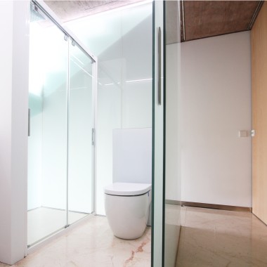 Baño con Geberit Monolith en la Casa Fuensanta (© Javier Callejas)