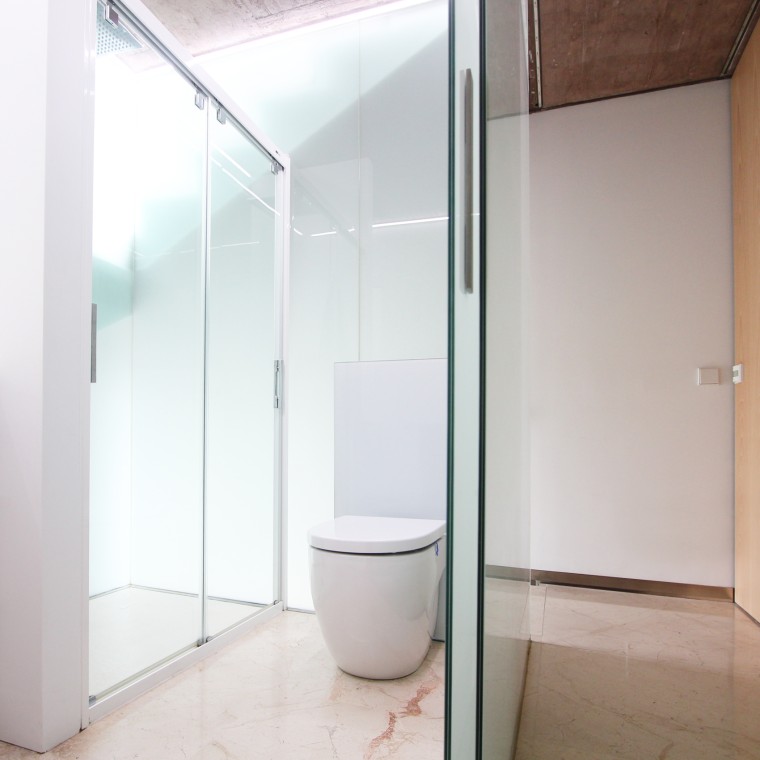Baño con Geberit Monolith en la Casa Fuensanta (© Javier Callejas)