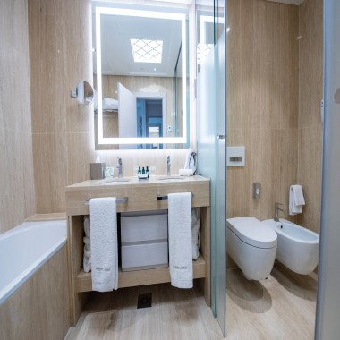 Gran Hotel Miramar, baño habitación hotel (© Estudio Seguí) Gran Hotel Miramar, baño habitación hotel (© Estudio Seguí)