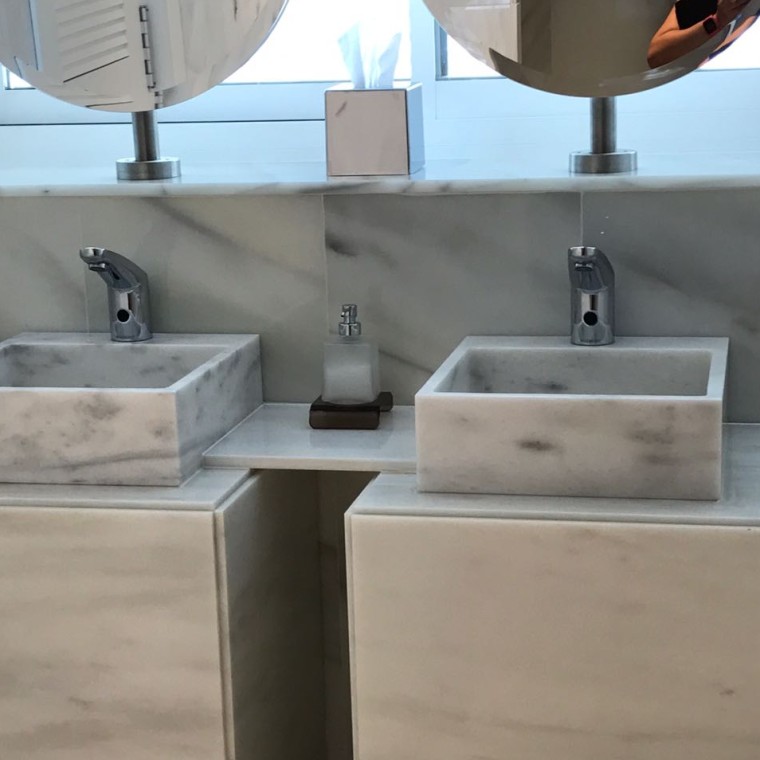 Gran Hotel Miramar, lavabos con grifos electrónicos Geberit (© Estudio Seguí) Gran Hotel Miramar, lavabos con grifos electrónicos Geberit (© Estudio Seguí)