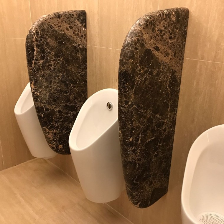 Gran Hotel Miramar, baños con urinarios Geberit Preda (© Estudio Seguí) Gran Hotel Miramar, baños con urinarios Geberit Preda (© Estudio Seguí)