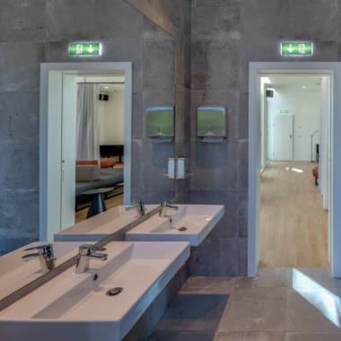 Residencia Porto Asprela, zona lavabo baños comunes (© Milestone) Residencia Porto Asprela, zona lavabo baños comunes (© Milestone)