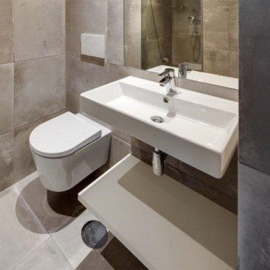 Residencia Porto Asprela, baño con cisterna empotrada Geberit (© Milestone) Residencia Porto Asprela, baño con cisterna empotrada Geberit (© Milestone)
