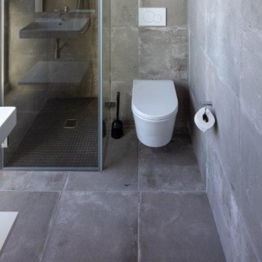 Residencia Porto Asprela, baño con pulsador Geberit Sigma01 (© Milestone) Residencia Porto Asprela, baño con pulsador Geberit Sigma01 (© Milestone)
