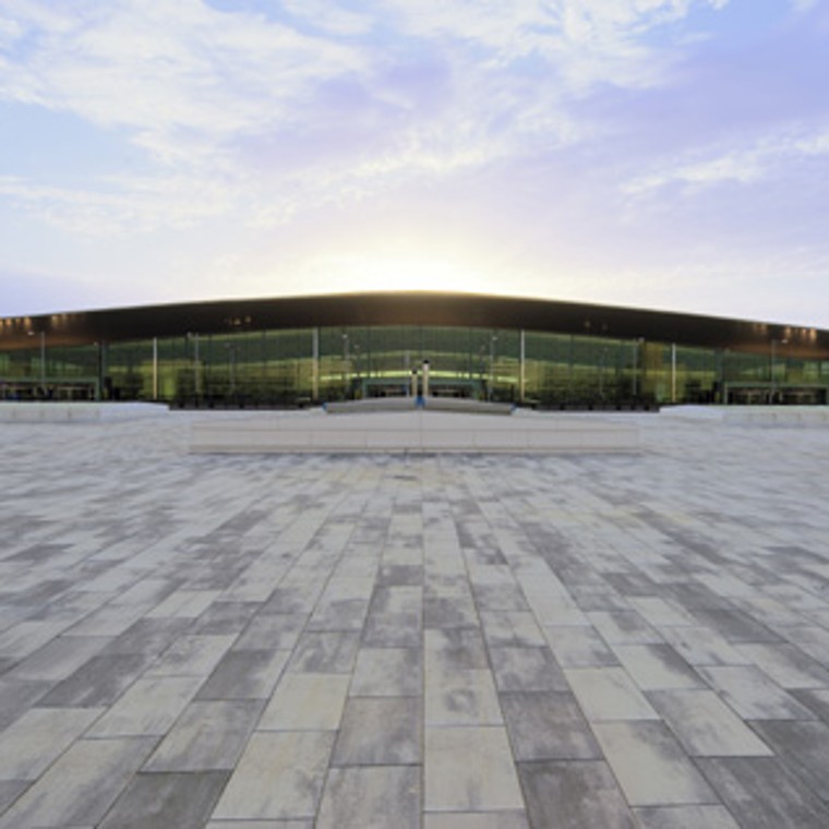 Vista lateral de la T1 del Aeropuerto de Barcelona El Prat Vista lateral de la T1 del Aeropuerto de Barcelona El Prat