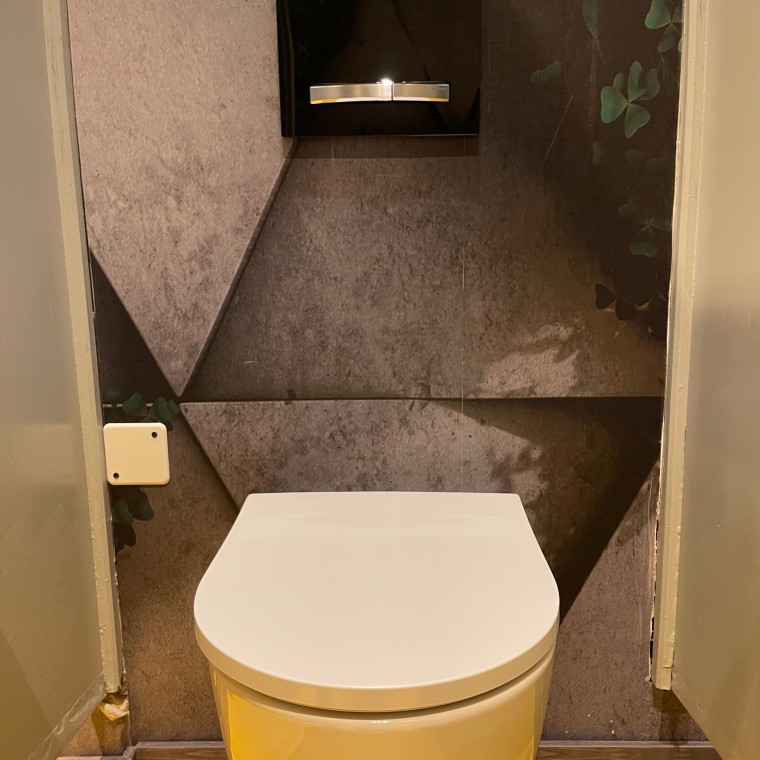 Baños Geberit en Silk. Pulsador Sigma50 con DuoFresh