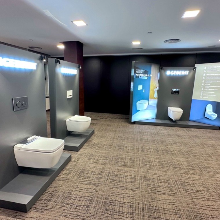 Vista general de los expositores en Alicante con Alba, Sela Square y Acanto Vista general de los expositores en Alicante con Alba, Sela Square y Acanto