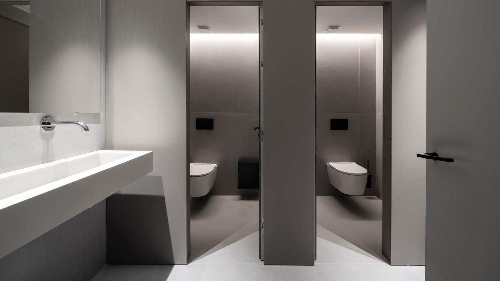 Baños Geberit en la Caja Rural del Sur © Javier Orive www.javierorive.com