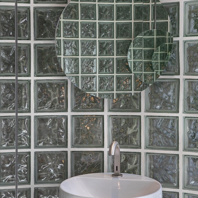 El agua se incorpora en forma de gotas de agua (©Asier Rua: Casa Decor 2025 Geberit-Zooco) El agua se incorpora en forma de gotas de agua (©Asier Rua: Casa Decor 2025 Geberit-Zooco)