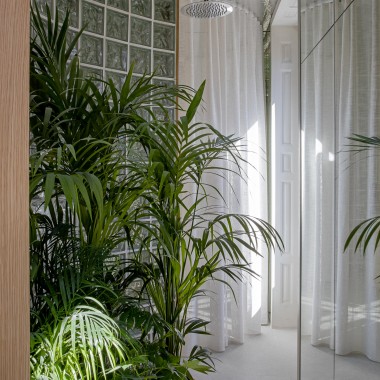 Zona de ducha con sifón de pared para ducha de obra Wall Drain (©Asier Rua: Casa Decor 2025 Geberit-Zooco)