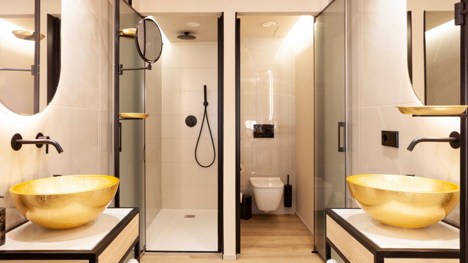 Inodoro Geberit Smyle Square Rimfree y pulsador Sigma01 (© Nivia Born Boutique Hotel Palma de Mallorca) Inodoro Geberit Smyle Square Rimfree y pulsador Sigma01 (© Nivia Born Boutique Hotel Palma de Mallorca)