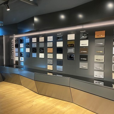 Pared pulsadores showroom Geberit Lisboa Pared pulsadores showroom Geberit Lisboa