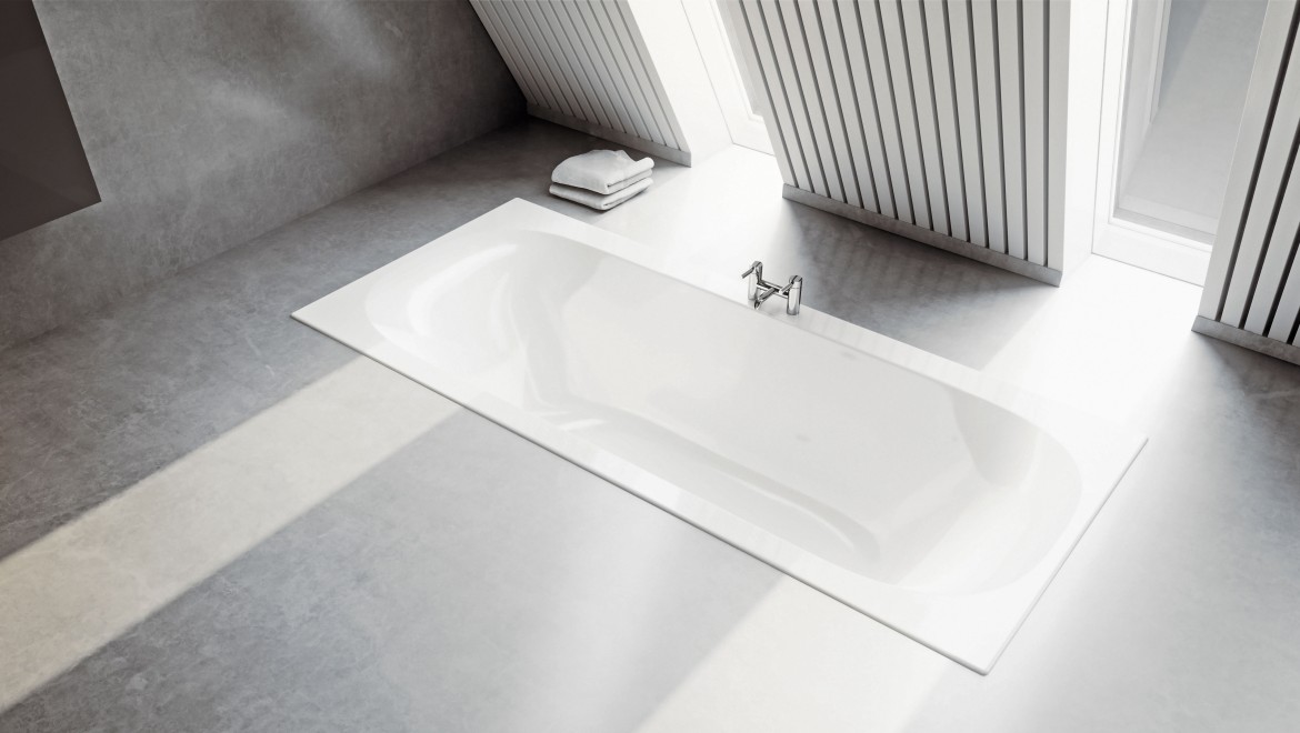 Baño con bañera Soana integrada en el suelo (© Geberit)
