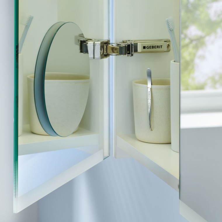 Armario con espejo Option Basic con espejo de tocador. (© Geberit) Armario con espejo Option Basic con espejo de tocador. (© Geberit)