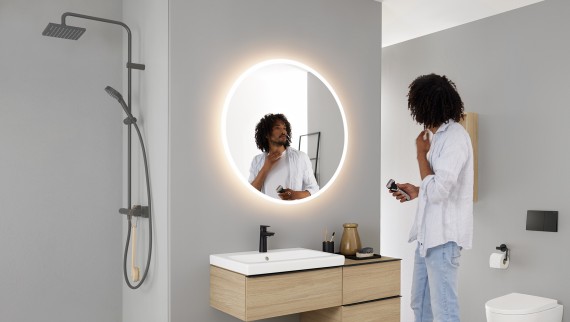 Espejo Geberit Option Round con muebles del baño y sanitarios de la serie de baño Geberit iCon