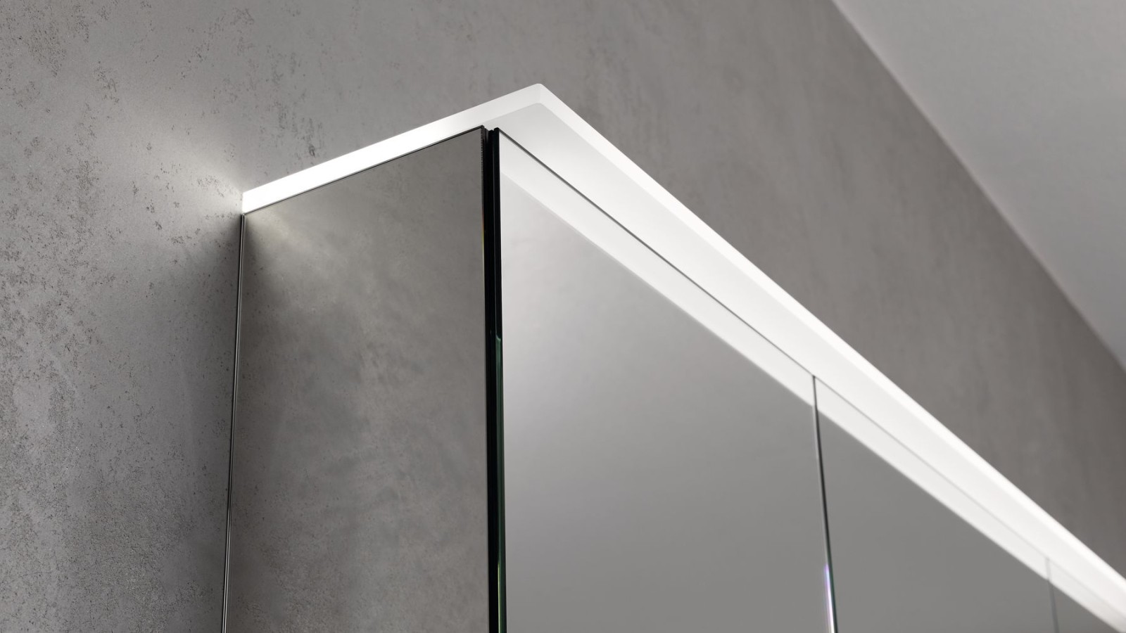 Armario con espejo Option Plus (© Geberit) Armario con espejo Option Plus (© Geberit)