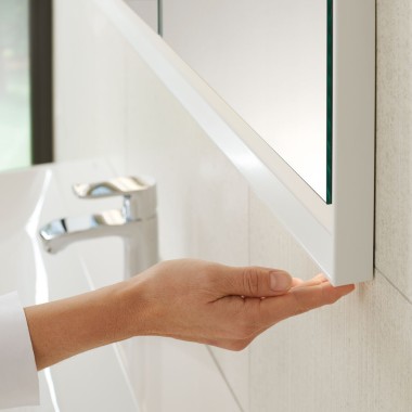 Armario con espejo Geberit ONE con ComfortLight Armario con espejo Geberit ONE con ComfortLight