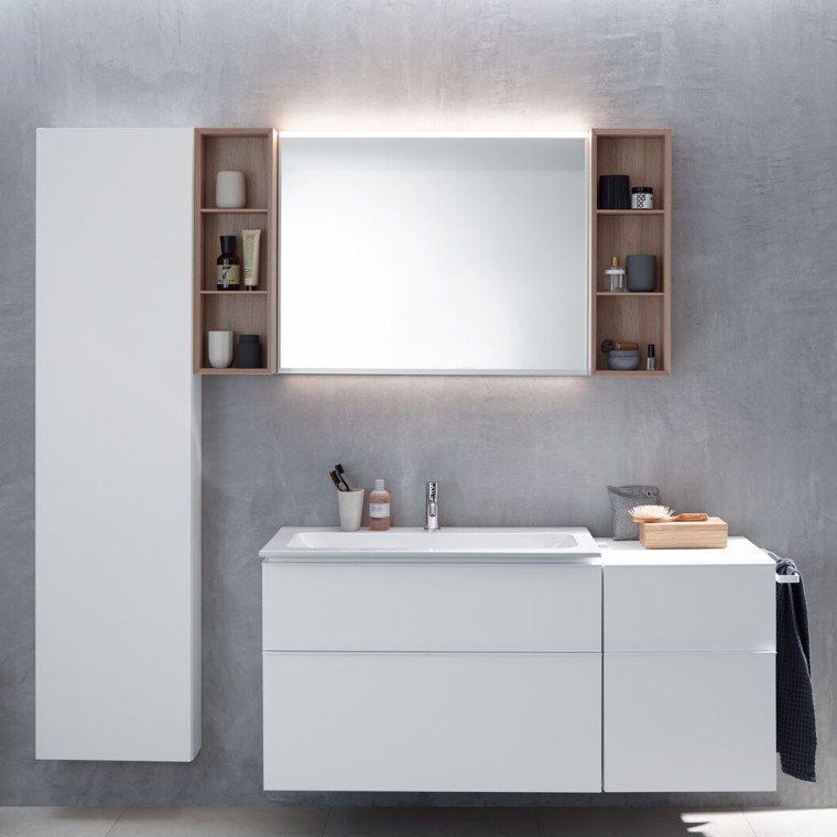 Mueble bajo para lavabo Geberit iCon con mueble auxiliar, mueble alto y estanterías Mueble bajo para lavabo Geberit iCon con mueble auxiliar, mueble alto y estanterías