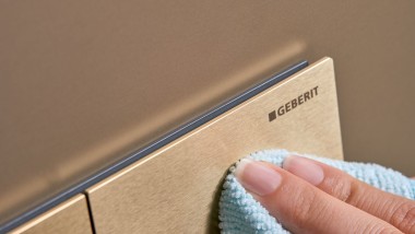 Pulsador Geberit Sigma70 con revestimiento antihuellas easy-to-clean