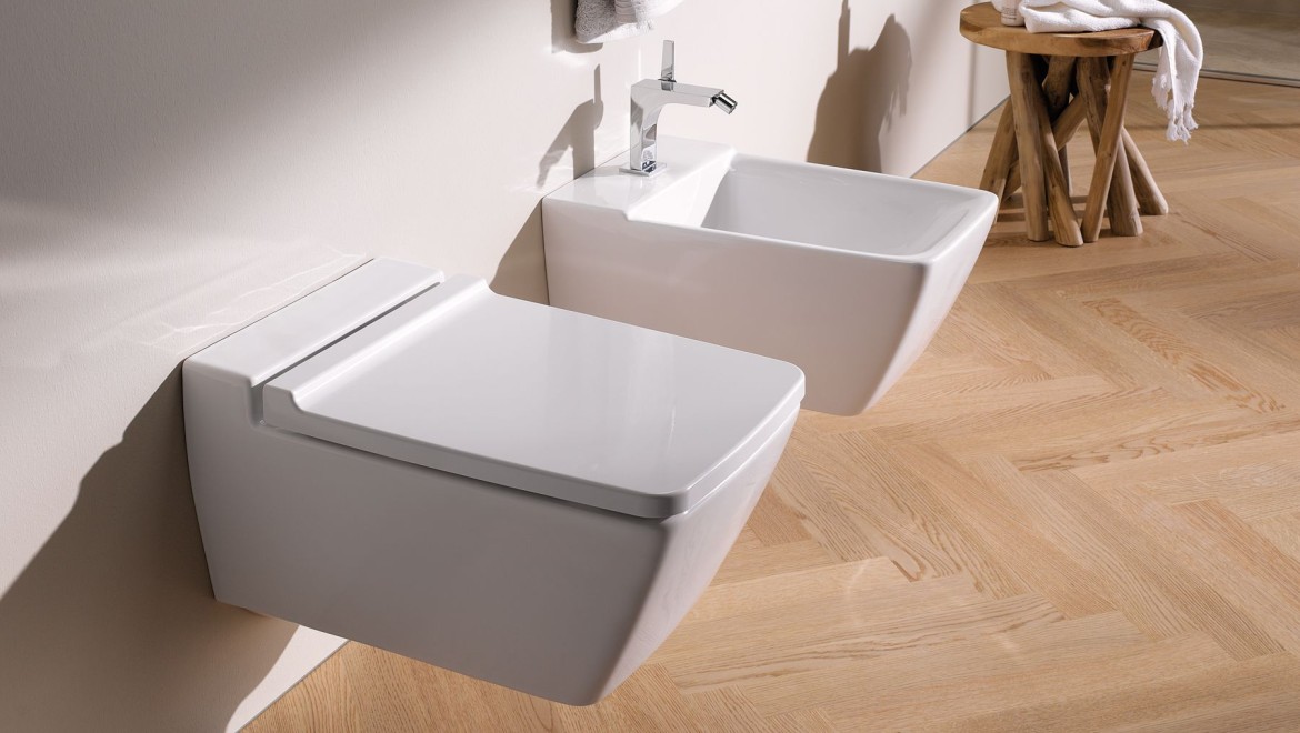 Serie de baño Geberit Xeno² con inodoro y bidé sin rebosadero, con desagüe con sistema Geberit Clou incluido