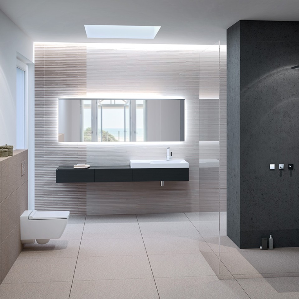 Cuarto de baño con Geberit Xeno² sin reborde de descarga, pulsador Sigma70 y lavabo