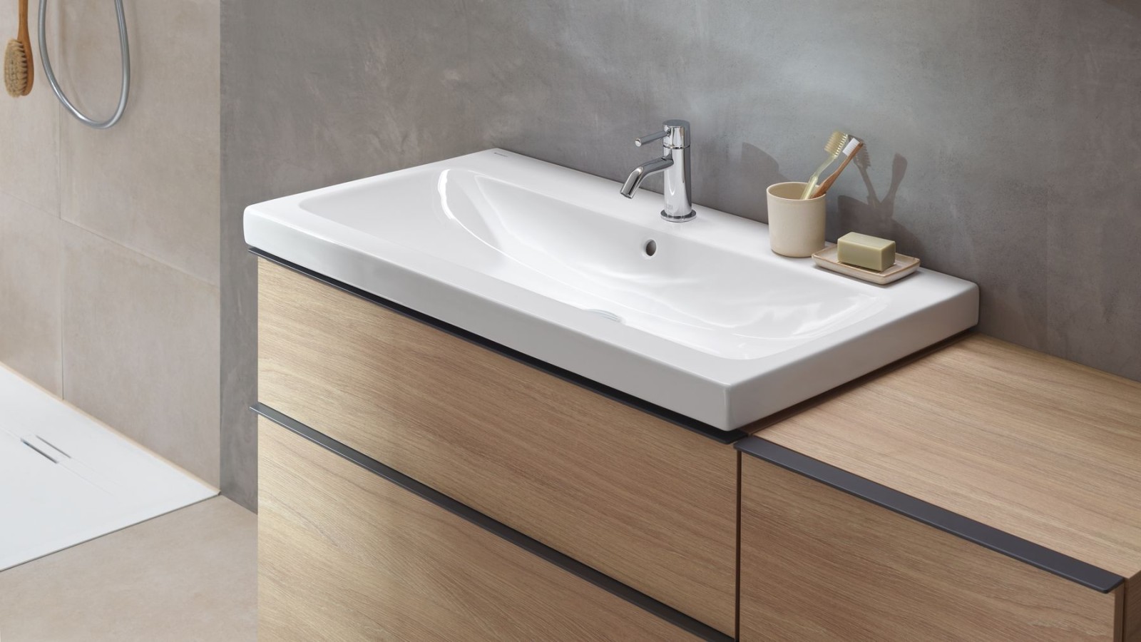 Zona de lavabo de la serie de baño Geberit iCon (© Geberit)