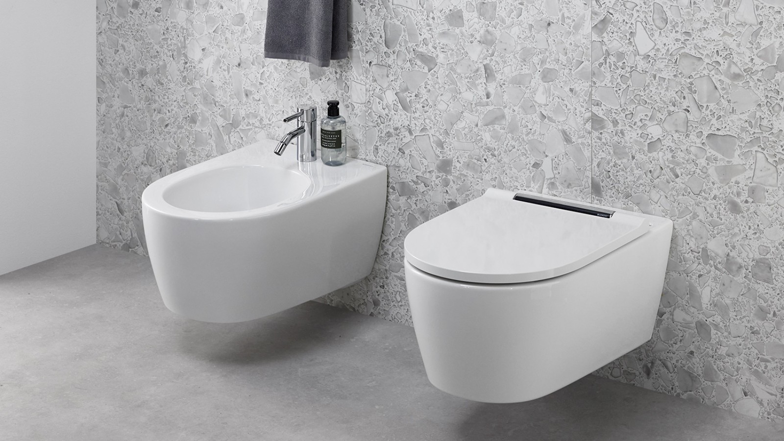 Baño con inodoro y bidé Geberit ONE Baño con inodoro y bidé Geberit ONE