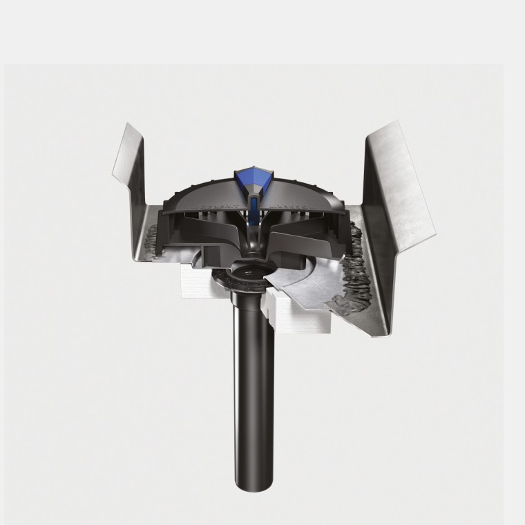 Installation of the Geberit Pluvia syphonic roof drainage system on a roof with a steel gutter