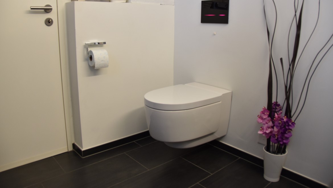 Baño después de la reforma con varios productos Geberit Baño después de la reforma con varios productos Geberit
