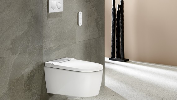 Baño con Geberit AquaClean Sela en blanco y pulsador Geberit Sigma20 Baño con Geberit AquaClean Sela en blanco y pulsador Geberit Sigma20