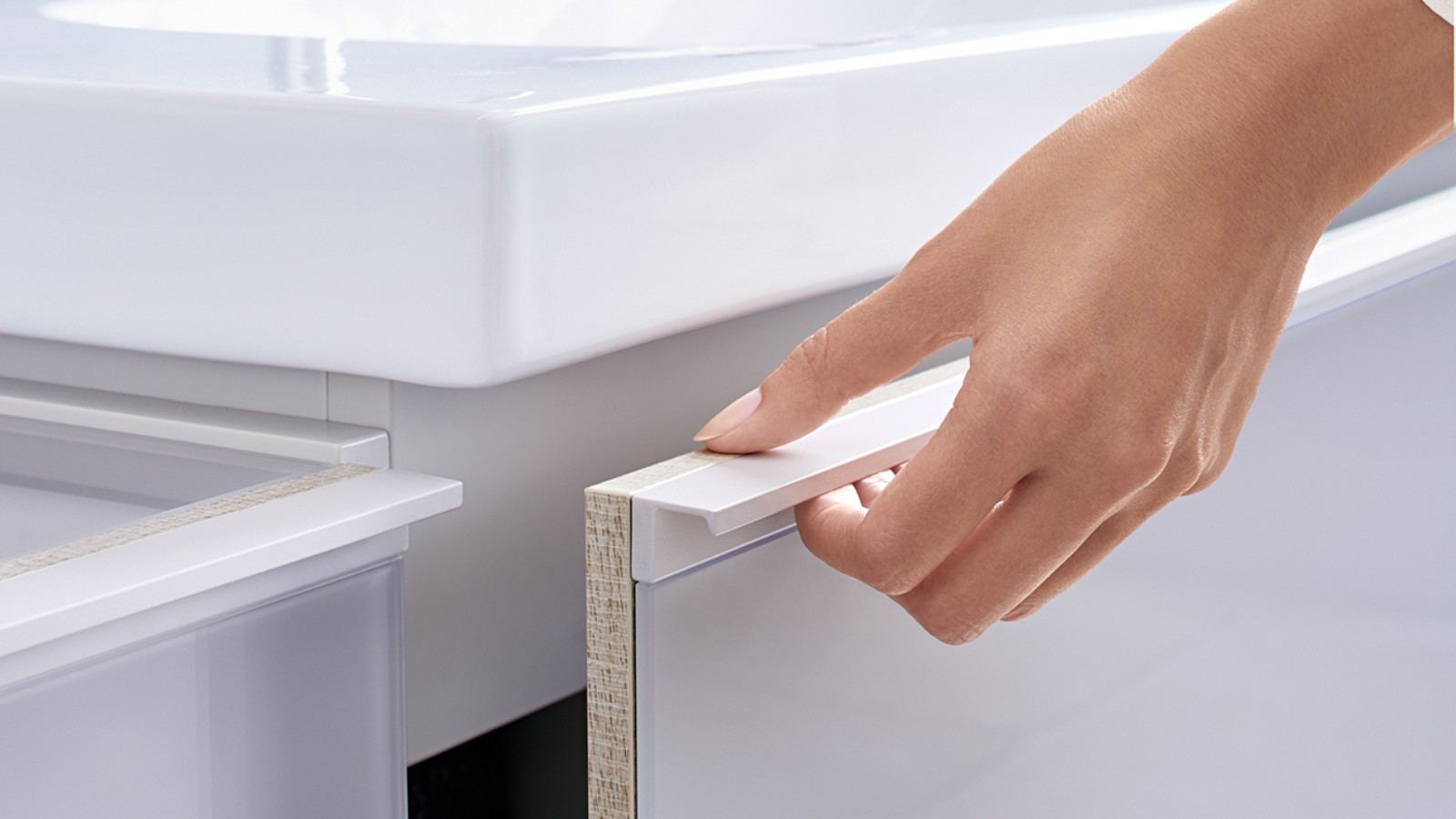 Mueble de baño con mecanismo soft-closing