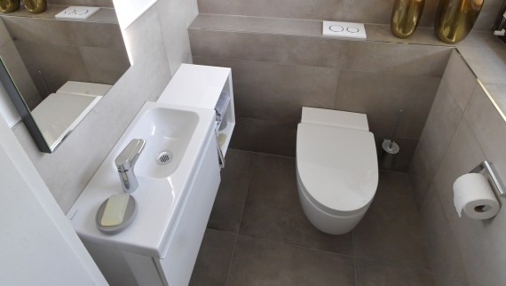El baño de invitados después de la reforma El baño de invitados después de la reforma