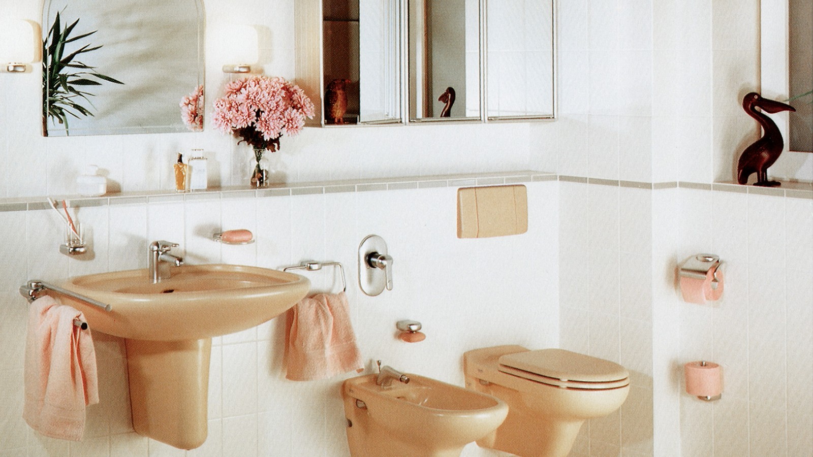 Inodoros y pulsadores de colores eran las modalidades de moda en los años 70 Inodoros y pulsadores de colores eran las modalidades de moda en los años 70