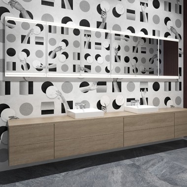 Zona de lavabo con armarios con espejo Geberit ONE y muebles con superficies de madera (© Bloomrealities/HTA für H.O.M.E. Haus 2022)
