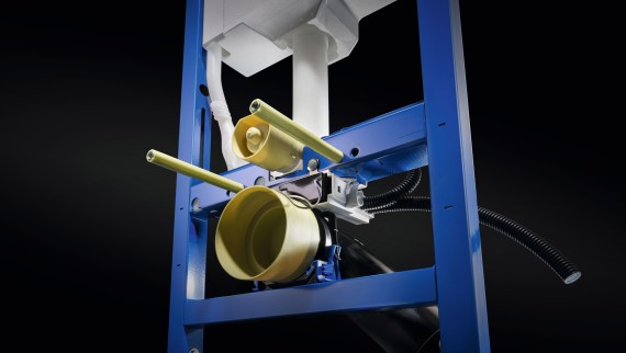 Conexión Geberit para agua y electricidad en el inodoro Conexión Geberit para agua y electricidad en el inodoro