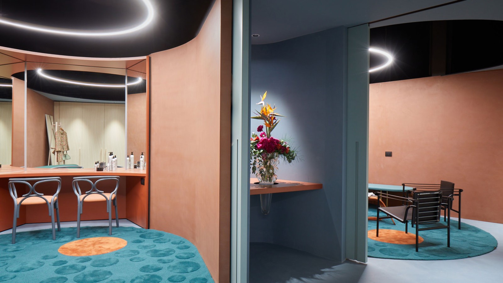 Camerinos del Teatro degli Arcimboldi de Milán (© Laura Fantacuzzi, Maxime Galati Forcaude) Camerinos del Teatro degli Arcimboldi de Milán (© Laura Fantacuzzi, Maxime Galati Forcaude)