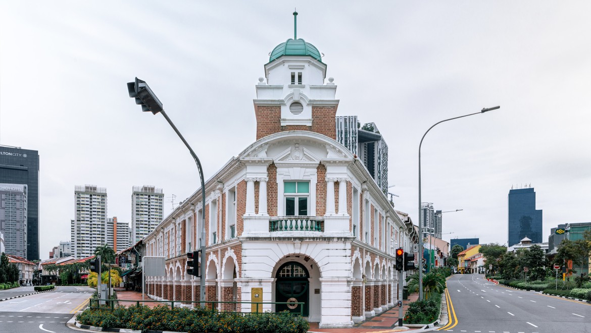 El restaurante Born está ubicado en la estación Jinrikisha, uno de los pocos edificios históricos de Singapur (© Owen Raggett)