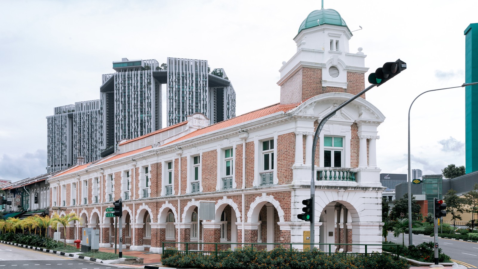 El restaurante Born está ubicado en la estación Jinrikisha, uno de los pocos edificios históricos de Singapur. Es propiedad del actor Jackie Chan (© Owen Raggett) El restaurante Born está ubicado en la estación Jinrikisha, uno de los pocos edificios históricos de Singapur. Es propiedad del actor Jackie Chan (© Owen Raggett)