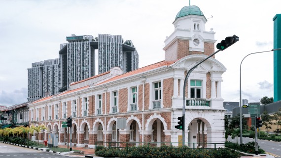 El restaurante Born está ubicado en la estación Jinrikisha, uno de los pocos edificios históricos de Singapur. Es propiedad del actor Jackie Chan (© Owen Raggett)