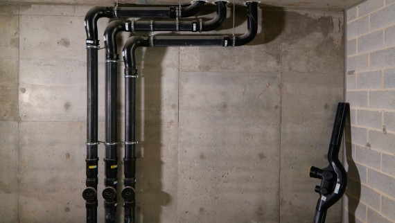 El drenaje del edificio con SuperTube supuso una considerable ganancia de espacio habitable (© Michael Curwood & Adam Powell) El drenaje del edificio con SuperTube supuso una considerable ganancia de espacio habitable (© Michael Curwood & Adam Powell)