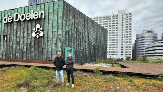 Los dos arquitectos Dave Hoffers (derecha) y Carlo Bes en el De Doelen Los dos arquitectos Dave Hoffers (derecha) y Carlo Bes en el De Doelen