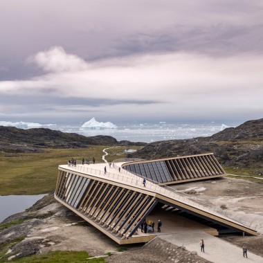 La forma curva del edificio supuso un desafío para las instalaciones sanitarias (© Adam Mørk) La forma curva del edificio supuso un desafío para las instalaciones sanitarias (© Adam Mørk)