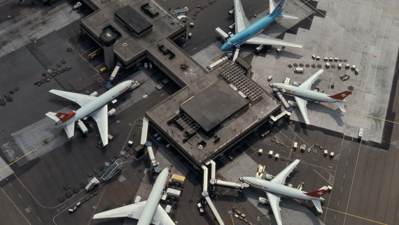 Vista aérea de la Terminal B del aeropuerto de Zúrich (principios de los años 80) (© Swissair) Vista aérea de la Terminal B del aeropuerto de Zúrich (principios de los años 80) (© Swissair)
