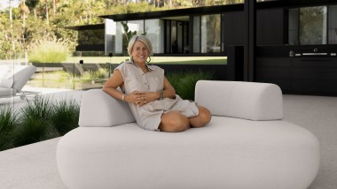 La arquitecta Sarah Waller en su propia casa de ensueño australiana (© Alyne Media)