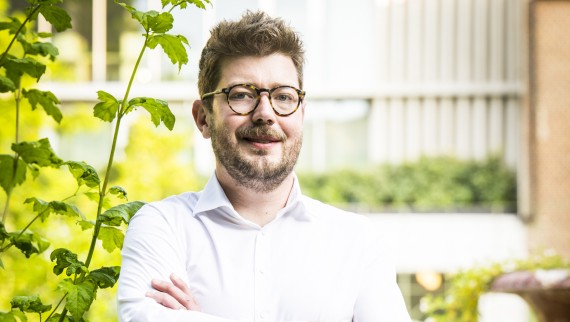 El arquitecto Jonas Vanbelle diseñó el nuevo edificio de entrada de la Casa Rubens (© Frederik Beyens). El arquitecto Jonas Vanbelle diseñó el nuevo edificio de entrada de la Casa Rubens (© Frederik Beyens).
