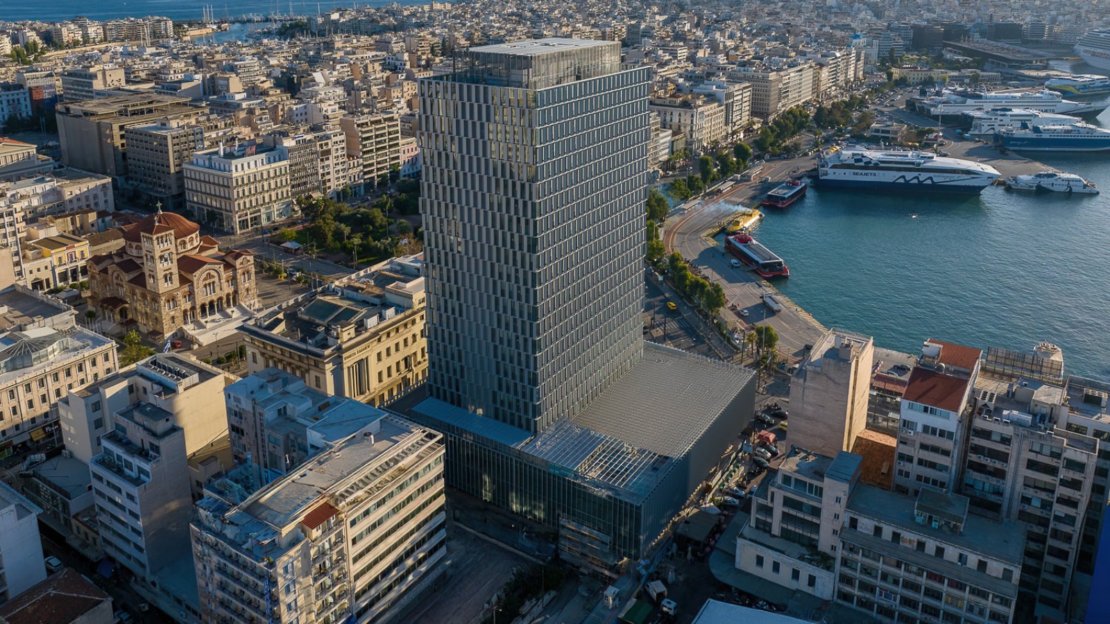 Una nueva cara para el viejo gigante (© George Fakaros)