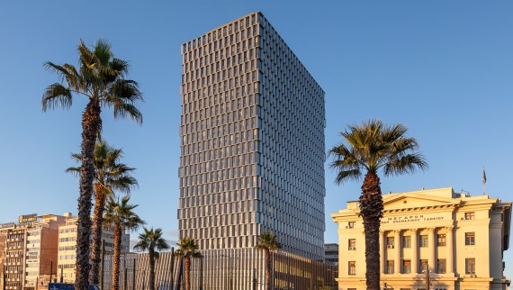 Torre del Pireo, Atenas (© George Fakaros)